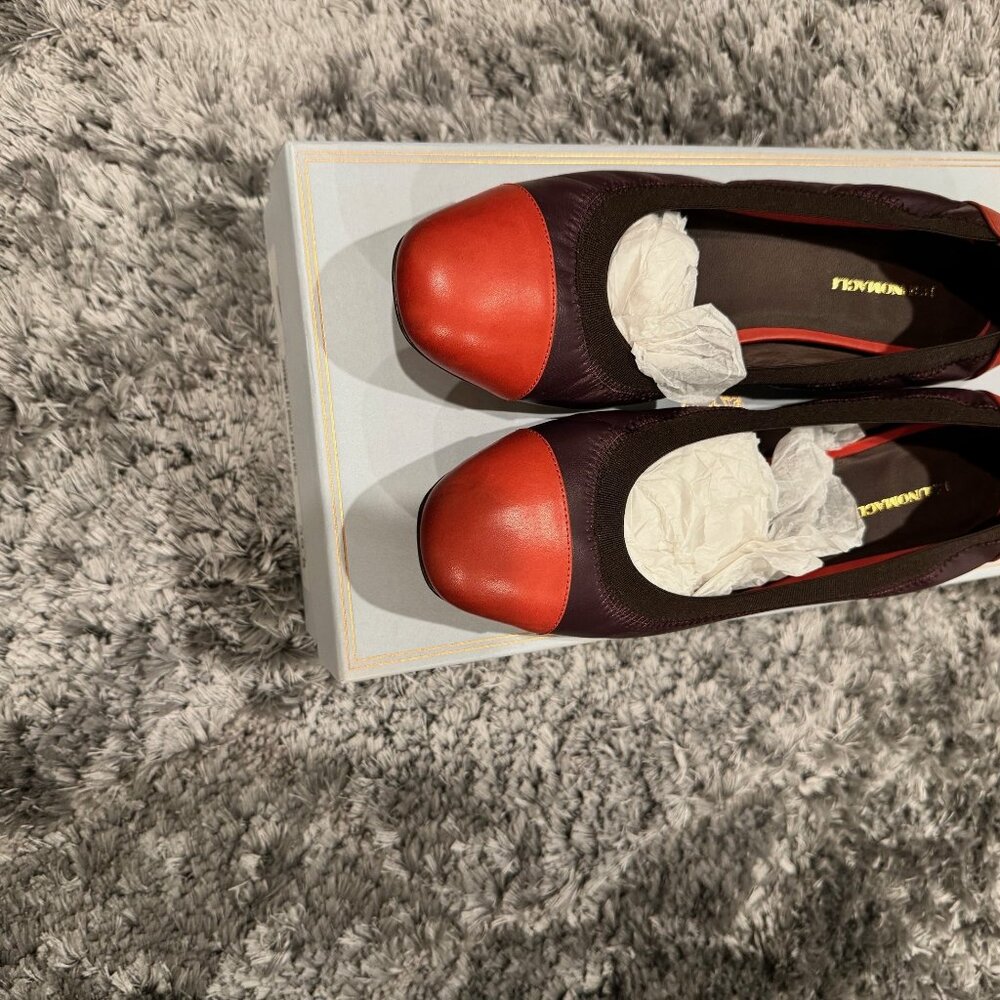 NWB Bruno Magli Flats Size 39.5  Multi-colored